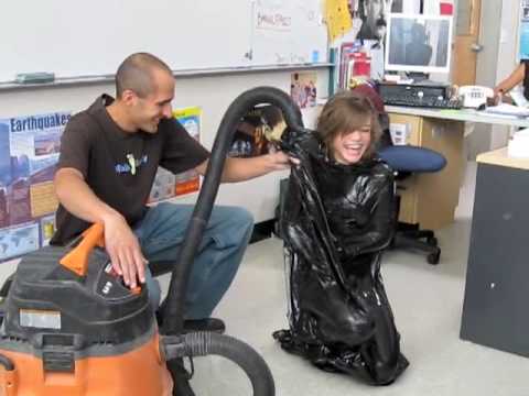 how to prove air has mass with a balloon