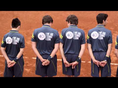 Rêve de fan : elle a apporté le trophée messieurs de Roland-Garros !