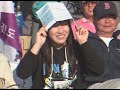 지난 10월 12일 상암동 월드컵 경기장에서는 위아자 나눔장터라는 행사가 열렸답니다. 연예인, 스포츠인을 포함한 일반인들이 사용하던 물건을 서로 사고 팔아 그 수익금으로 저소득층 어린이를 돕는 국내 최대 규모의 나눔장터로, 올해가 4회째라는 군요.올해는 박태환, 김연아을 포함하여 동방신기, 자두, 윤하 등 다양한 명사들이 참여했는데요. 그 중에 박태환의 티셔츠와 동방신기의 목걸이 경매 장면을 찍어 봤습니다. 얼마에 팔리던 다 좋은 일에 쓰이는 것이지만, 그래도 얼마에 팔렸는지 궁금하지 않나요?
