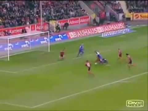 Foot - Voici le Top 50 des plus arrêts de gardien ! 1er musique: Europe - 'The Final' 2iem musique: Queen - 'We Are The Champions' 3ieme musique: Hymne de la Ligue ...