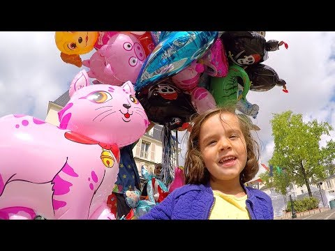 CHÂTEAU GONFLABLE, PISCINE à BALLES, DÉGUISEMENTS et BALLON CARS - FÊTE en FAMILLE - Démo Jouets