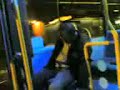 Guantazo en el bus
