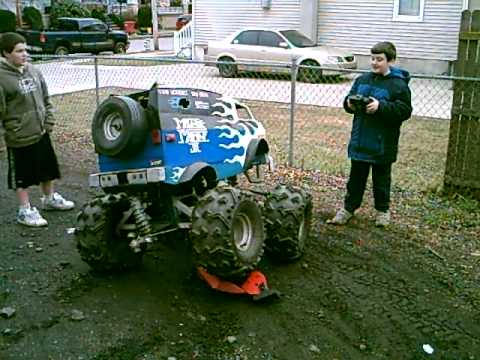 Huge RC van crushes RC car