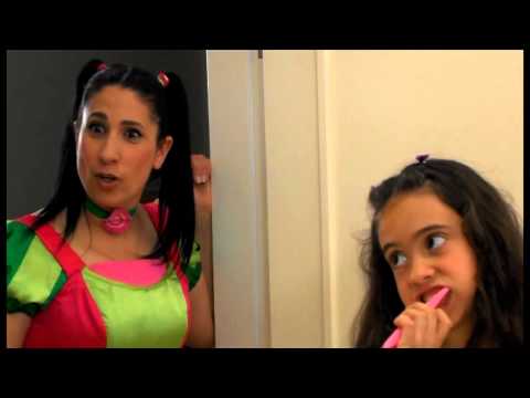 צפצולה - הדיוידי הראשון בכיכובה של צ'פצ'ולה - הקומיקאית של הילדים, וכן בהשתתפותו של ליאור כלפון :) תקציר: הוריה של יסמין הקטנה חייבים לצאת למסיבה...