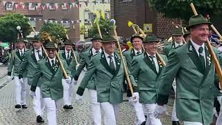 2024 Parade im Regen