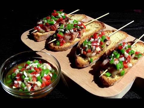 Los mejores ingredientes del mar y la tierra juntos en una brocheta