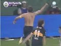 Celna g��wka z po�owy boiska!