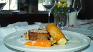 Filet vom Thüringer Duroc Schwein im Graubrot Mantel, Pfifferlingen und Zuckerschoten an einem Kartoffel Cannellonie Filet vom Thüringer Duroc Schwein im Graubrot Mantel, Pfifferlingen und Zuckerschoten an einem Kartoffel Cannellonie