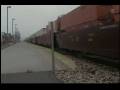 BNSF #4128 and BNSF #962 meet in foggy wheather in Merced with nice crews and K3LA's!