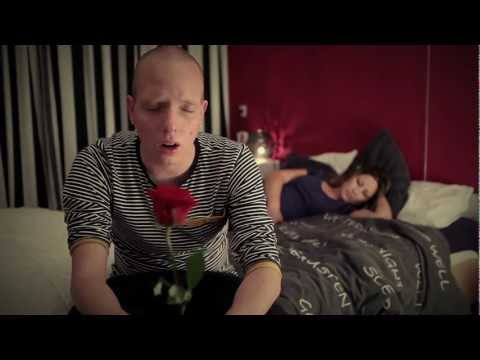 vreemd - De chick van Timbo en Nino gaat vreemd. Na zijn debuut eerder dit jaar met