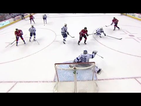 Video: Capitals' Ovechkin ties the game after lasering shot top shelf