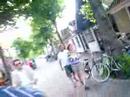 Vlieland, fietsen in de dorpsstraat