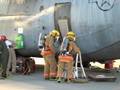 videos de Ginter and Smith cutting into a C-130