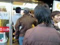 (●´ω｀)bアキバだよooオープンの日に行ったらローゼン閣下の花輪が有ったよoo詳しくはブログに書いといたよoohttp://ameblo.jp/ajo125/花輪は真ん中に写ってるよ後日行ったら太郎ちゃんが店の前にいたんだｧooあと責任者みたいな人も謎の美女も撮ったよoo男の塩味を食べたけど......味は....(っ´・ё・`)b ....な感じ....oダンボールに入ってたんだoo