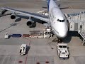 羽田空港 ハイリフトローダー車？（自信なし）