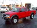 videos de 1541 - 2002 Chevrolet S-10 Pickup LS 4x4 Xcab Ext. Cab Red 73k sale Forrest Motors