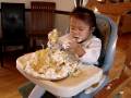 videos de Molly destroying her birthday cake.mpg