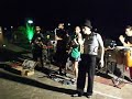 i funkallisto live al porto di policastro durante 1 improvvisazione con l'artista di strada giacomo