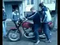 Orosz h�lyegyerek motorozik