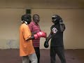In Uganda ist Boxen ein Nationalsport. Mehrere Weltklasse-Boxer kamen bereits aus dem ostafrikanischen Land. Doch kaum einer kann es mit Baschir Ramathan aufnehmen. Denn der ist blind - und nur sein Gehör verrät ihm, wo der Gegner steht.