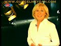 Programın tamamı için: www.guncelmeydan.comSınırlar Arasında - MısırYapım Yılı:  2007Sunucular:  Banu AvarNasır'ın Mısır'ı Türkiye'yle büyük benzerlikler taşıyan ülke Mısır.Bir zamanlar, anti emperyalist cephede yeralmış, bölgedeki komşu ülkelerle birleşmeler yaşamış, Nasır gibi liderle Süveyş kanalını millileştirmiş, kaynaklarına sahip çıkmışNasır parantezinden sonra yeniden geçmişe dönmüş ve İngiltere yerine bu kez Amerikan hükümranlığına girivermiş. O gün bugün ekonomik sıkıntılar, politik kargaşa ve dini çatışmalarla dertli.Dünyanın en eski uygarlıklarından biri bugün Müslüman Kardeşler Örgütü'ne umut bağlamış bir halk ve batı etkisine girmiş bir aydın kesimin ağrısını yaşıyor.Son bir yıldır Mısırlı işçiler gidişata dur diyor...Banu Avar 2006 sonunda ayaklanan Mısırlı işçileri ve isteklerini konuştu. Grev dalgasında inleyen Mısır ekonomisi, Sınırlar Arasında. Artan uçurum, medyanın aptallaştırıcı etkisi Banu Avar'la Sınırlar Arasında.Bir yanda lüks görüntülerle hergün beyni yıkanan fakir halk, bir yanda alışveriş merkezlerinden çıkmayan tuzu kurular, öbür yanda cemaat ve tarikatlara kapılan fakir fukara...