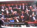videos de House of Commons laughs at Brown's answer to question.