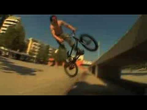 BMX BIKES TRICKS STUNTS CRASHES