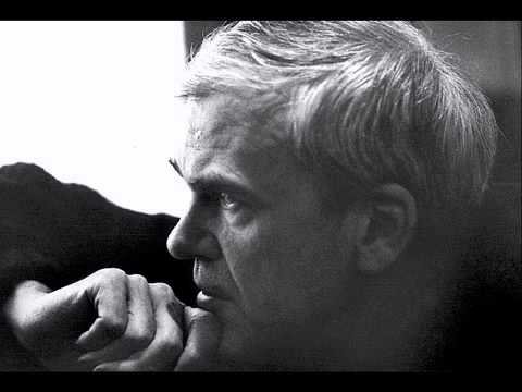 milan kundera - Devant les mécènes de la Bibliothèque nationale, en juin 2012, Milan Kundera a expliqué pourquoi il s'opposait à la numérisation de ses oeuvres : « Je n'ai a...