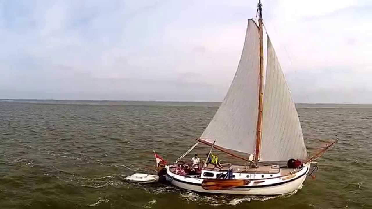 Met een Lemsteraak op de Waddenzee tussen Texel en Den Hoever.