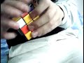 yo solucionando un cubo de rubik