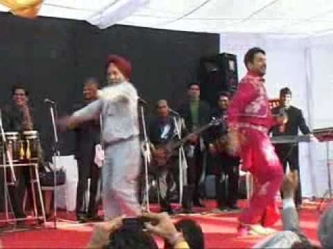 must see , awesome dance by baba g on gurdas maan live show