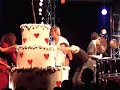 film� � vauvert, pr�s de n�mes, le 24 janvier 2004 pour la f�te � higelin en duo avec le chanteur des matchboxx, david courtin.