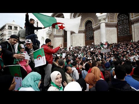 Algerien: Armeechef stellt sich gegen Bouteflika auf die Seite des Protests