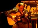 un grande chitarrista fingerstyle,
concerto raccolto da bocca aperta..