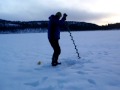 ijsvissen, gaatje boren