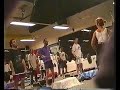 Lezione di pump alla palestra Lazzarin di Locarno nel 1998. Guardate il tizio con la maglia viola, è alla sua prima lezione ed è molto divertente.Look at the guy in purple, he is a beginner and he is very funny.