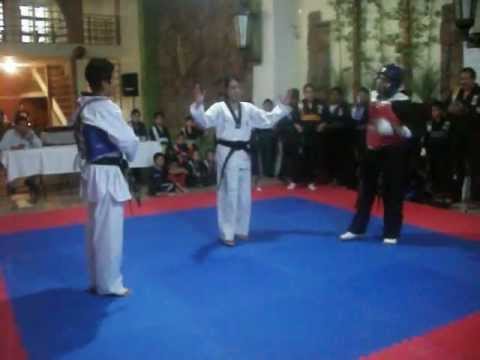 lima lama - Combate de exhibición, 1 raund en combate de Tae Kwon Do.