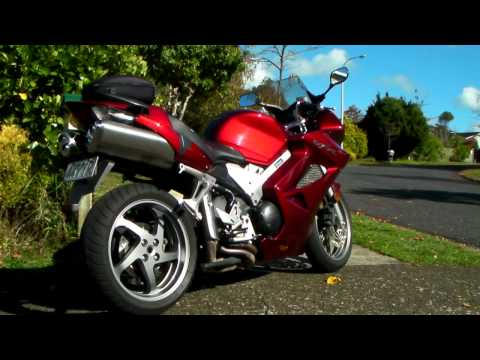 how to remove vfr800 seat