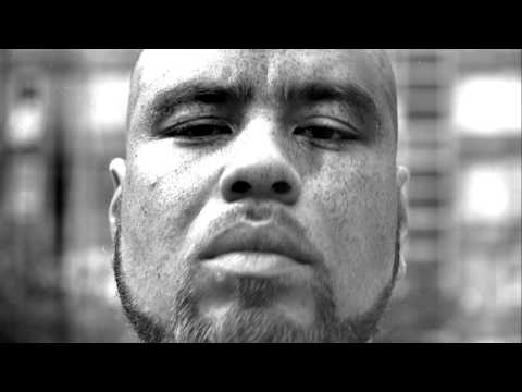 helberg - Het volledige album 'Helberg' is te vinden op iTunes (http://goo.gl/pAEdR) & Spotify (http://goo.gl/2K0dl) De special edition is exclusief te bestellen via h...