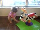 J�lia brincando