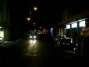 29 novembre 2008. Entrati nella cittadina di Castelfranco per via Emilia, via Prampolini, via Turati e via Circondaria Sud (tratto omesso a causa di due personaggi che cantavano come ubriachi, arrecando un ovvio disturbo alle riprese), scarichiamo due viaggiatori alla fermata di via Circondaria Sud, traversiamo l'incrocio con via Loda e tiriamo diritto sempre sulla Circondaria, seguendola anche dopo la svolta a sinistra. Arriviamo all'incrocio con via Emilia (qui denominata Corso Martiri): tiriamo diritto lungo Piazza Aldo Moro passando sulla Circondaria Nord con una svolta a sinistra. Immediatamente dopo si va a destra entrando in un lungo parcheggio, si gira a sinistra in via Marconi e raggiungiamo la fermata della Stazione FS, superando un Euro Rider IVECO Orlandi in servizio sulla linea 19 e diretto a Modena, punto in cui termina il nostro viaggio.