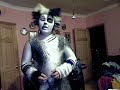 Alonzo sings