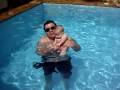 helo na piscina. helo na piscina.