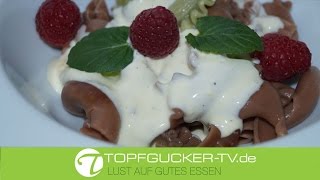 Kakao Nudel mit selbtgemachter Vanilleso&szlig;e und Himbeeren