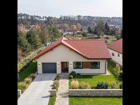 Video Prodej stavebního pozemku 914 m² s rozestavěným domem o dispozici 4KK – Bechlín