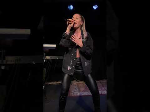 Delaney Jane - Bad Habits live