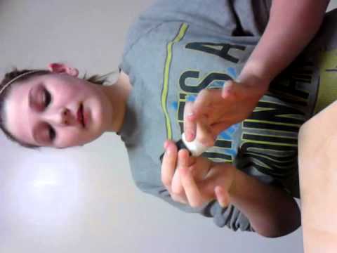 how to paint a flower on your nails