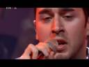 oz je hard rock bend?jesu,ali opet....oni sviraju funk?istina.a jazz?mozda i punk?naravno!pa sta to znaci?nista lakse..oz (sto je u biti skracenica od ovako zvucimo) je bend koji jednostavno voli stvarati i svirati rock and roll,u svim njegovim oblicima.spajanje klasicnog hard rocka i funka na moderan nacin jest glavna odrednica ovog benda. clanovi benda su:luka siljeg(glas),vinko pavlovi?(gitara),elvis srsen(bubnjevi) te davor ?ubela(bas).bend je nastao 2005 godine u plocama kada je snimljen i demo.iste godine,nakon mnogo legendarnih svirki u lokalnim okvirima, odlucuju unaprijediti svoj zvuk te snimiti svoj prvi studijski album kod poznatog hrvatskog rock producenta denykena.krajem 2006 bend je napokon potpisao za najpotentniju izdavacku kucu u hrvatskoj menart. album prvijenac od 16.5.2008.mo?ete potra?iti u prodaji! materijal je nazvan 'pakao u kojem ple?emo', a snimljen je u studiju present.