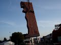 Aufstellung der Skulptur auf dem \"Keltenfürstkreisel\" Aufstellung der Skulptur auf dem \"Keltenfürstkreisel\"