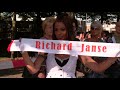 www.camerateam.nl, camera: Rieks Soepenberg en montage John Huijbregts. Deze clip is speciaal voor alle familie, vrienden, fans en iedereen in het land die meegeleefd hebben met de ziekte en het overlijden van volkszanger Richard Janse. U ziet een aantal momenten van de uitvaart en wij hopen dat u op deze manier een indruk krijgt van hoe het er die dag aan toe ging. De singel 'Droom van mij' is al een tijdje uit en komt van het album 'Ik ben door jou betoverd', arrangementen en geschreven door Manfred Jongenelis. Vanaf eind augustus is de single met clip te koop via de fanclub, volg dus alles via hyves en laat dit Youtube filmpje aan zoveel mogelijk vrienden zien zodat er net zo'n hoge notering komt als bij het duet 'Ik mis je zo'. Alvast dank en hou Richard Janse in herinnering!